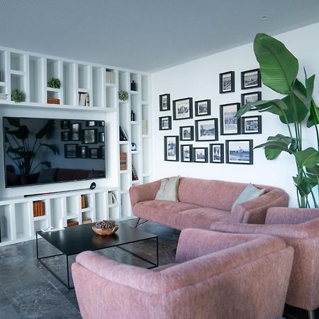 Отель A House In Estoril - Adults Only Экстерьер фото A living room with a television