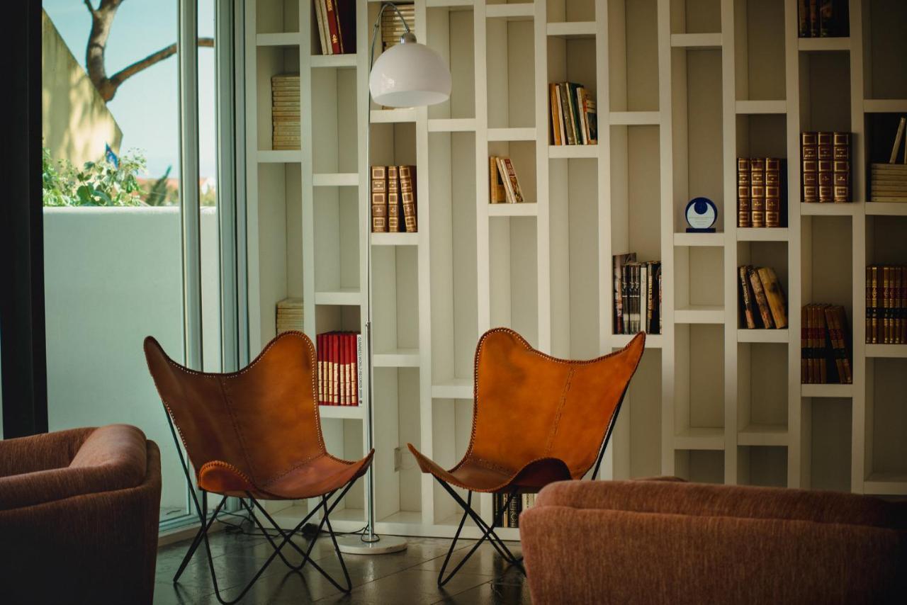 Отель A House In Estoril - Adults Only Экстерьер фото Library