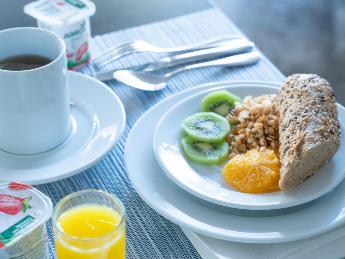 Отель A House In Estoril - Adults Only Экстерьер фото A light breakfast