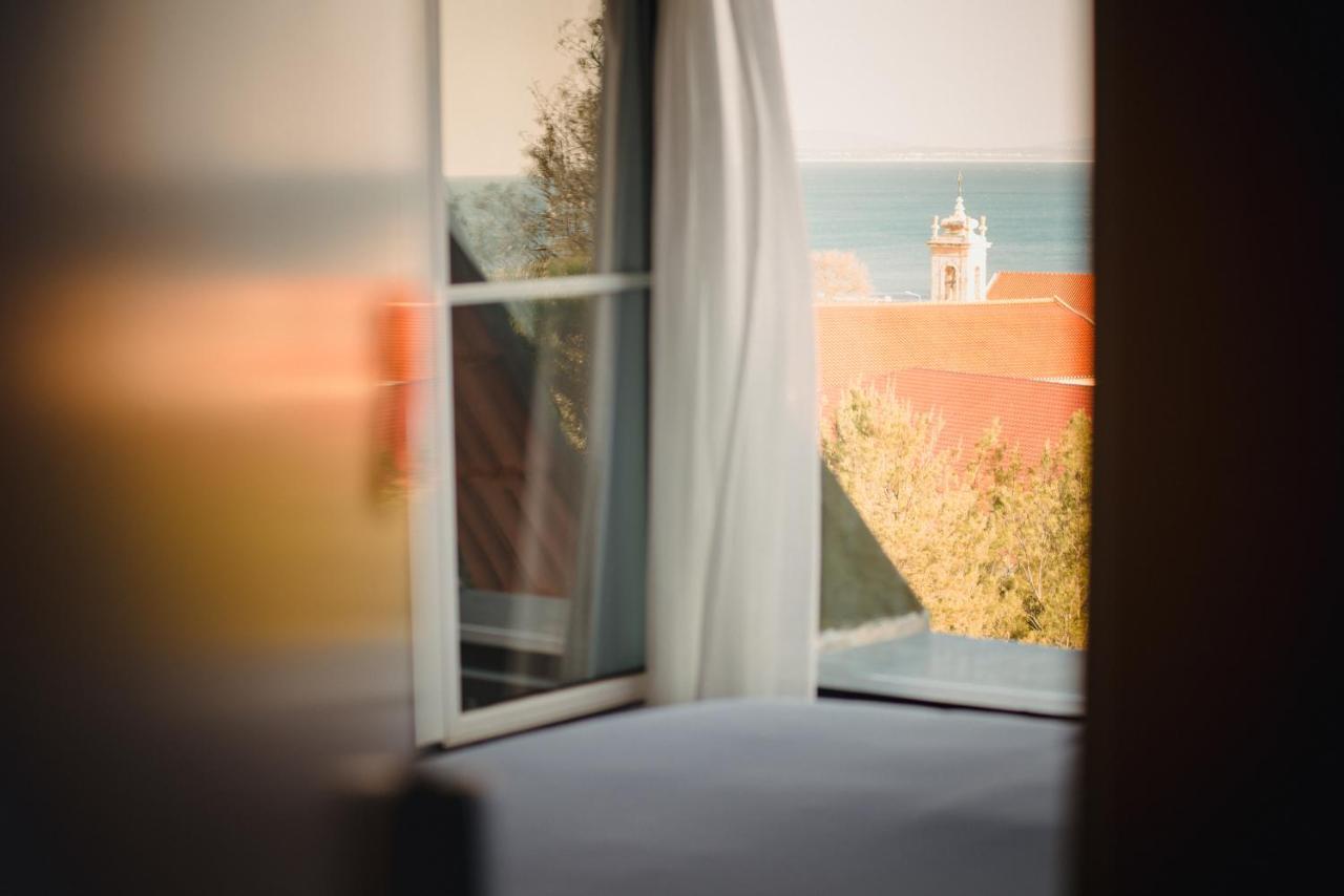 Отель A House In Estoril - Adults Only Экстерьер фото View of the lighthouse from the window of the house